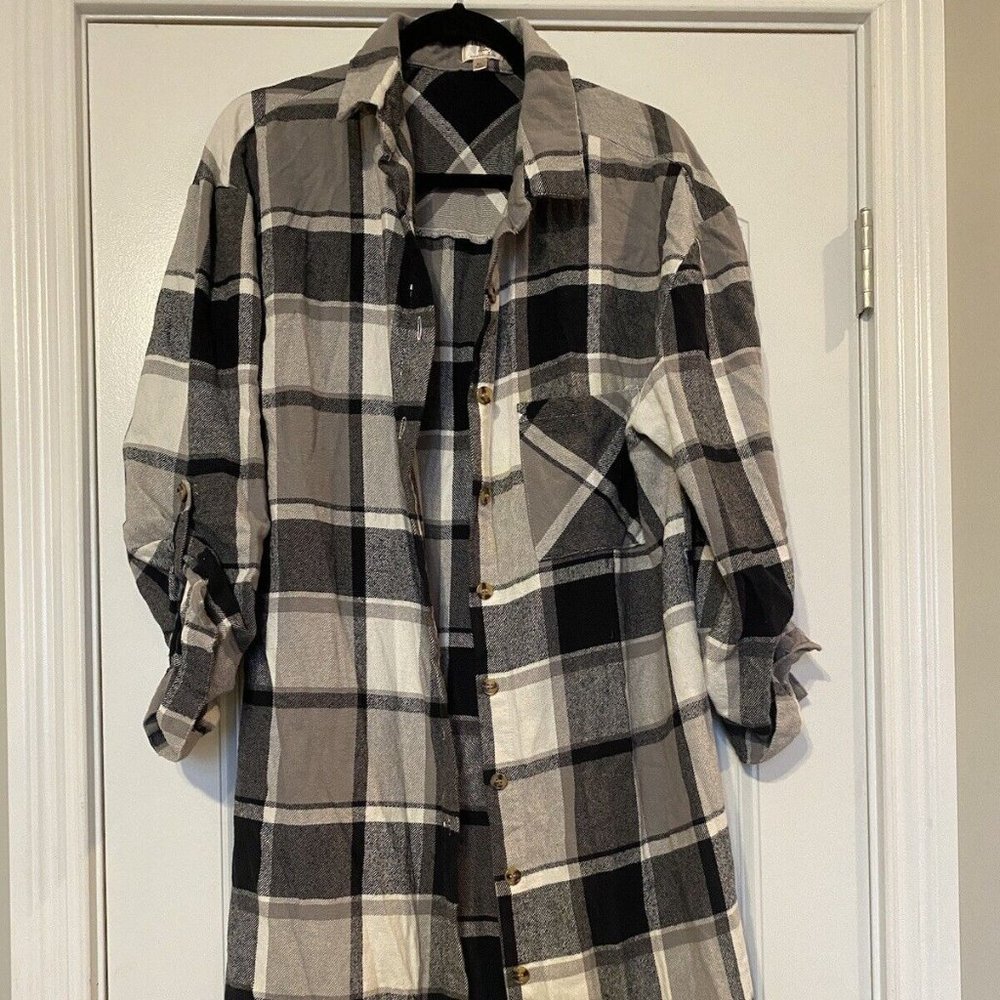 Dizzy Lizzy Black & White Plaid Long Sleeve Button Down Fringe Bottom Shacket XL